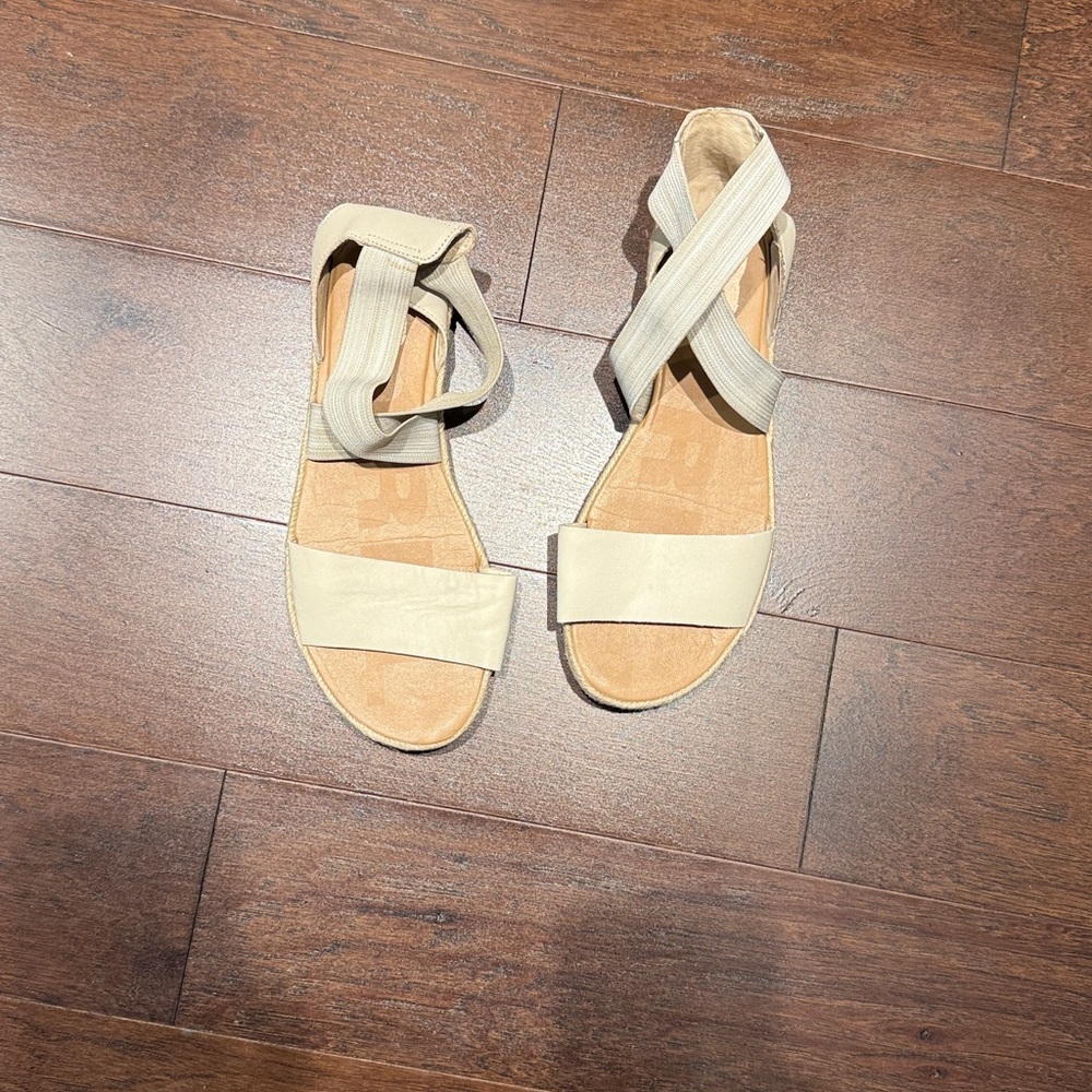 Sorel Women's Sandals in Cream and Tan